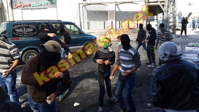 القدس: مواجهات عنيفة في شعفاط بعد جنازة رمزية لمنفذ عملية الدهس إبراهيم العكاري